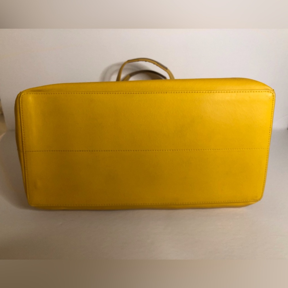 Hunter Yellow Rubber Tote - Picture 6 of 16